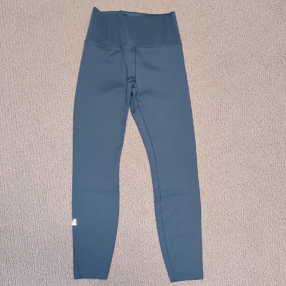 Vuori Women's Blue Evolve Leggings